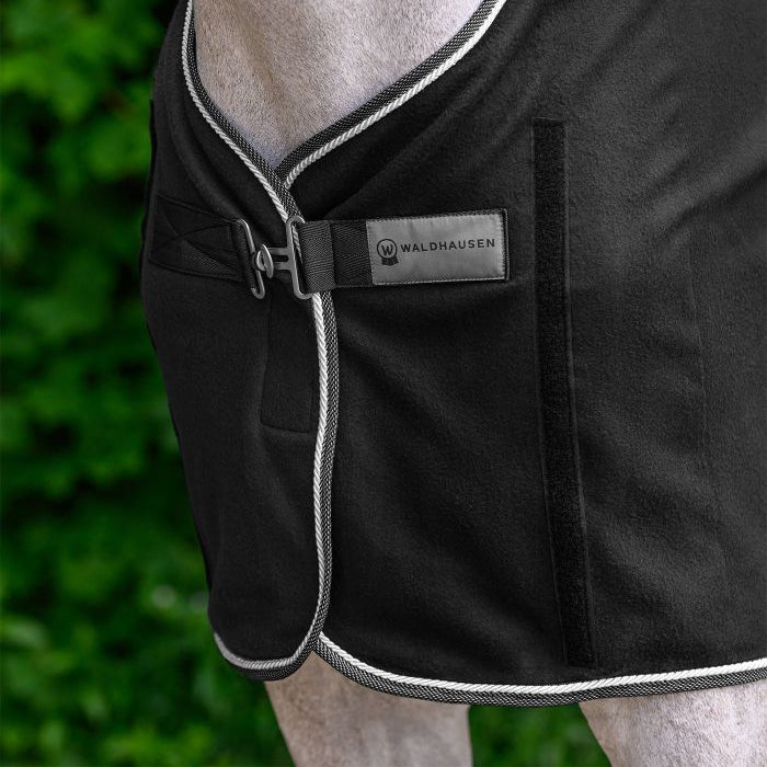 Cobija de Paseo Fleece WH Advertising