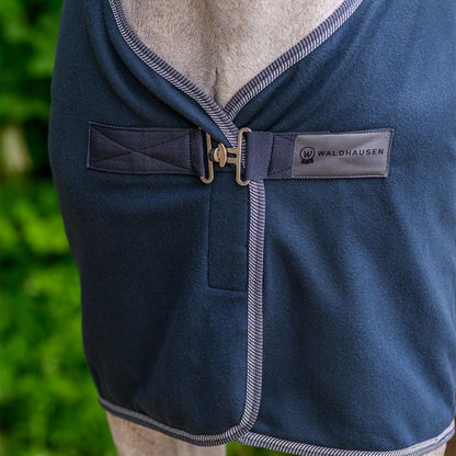 Cobija de Paseo Fleece WH Economic