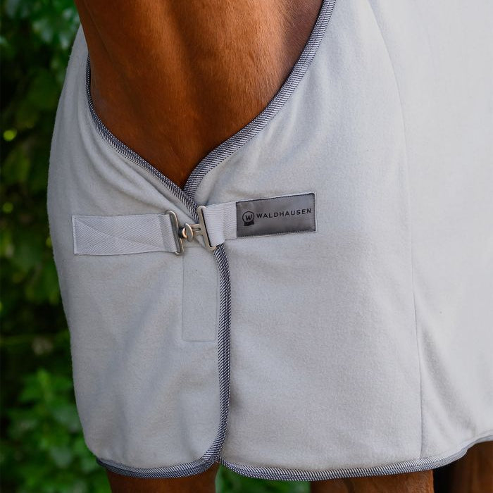 Cobija de Paseo Fleece WH Economic