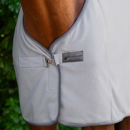 Cobija de Paseo Fleece WH Economic